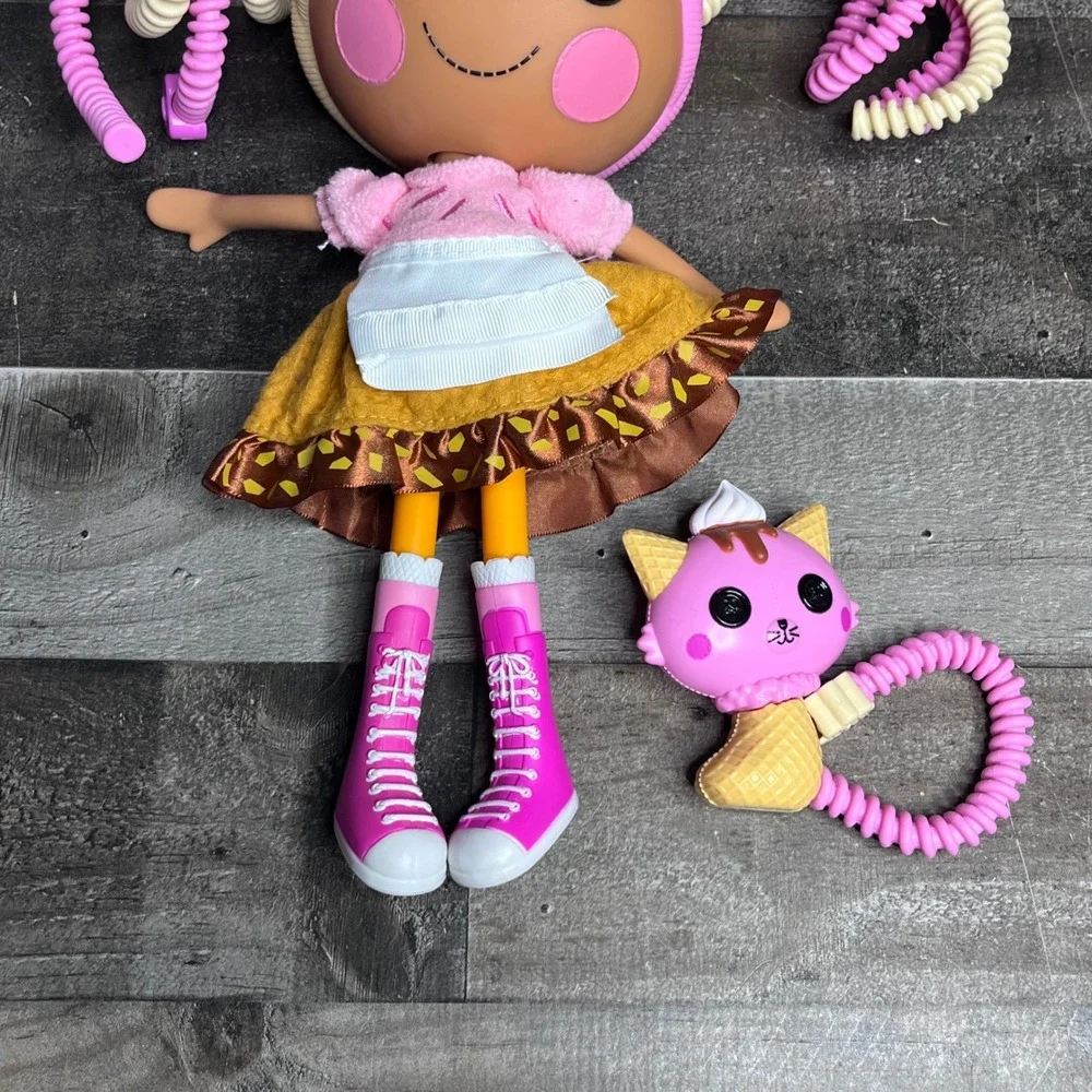 Lalaloopsy Silly Hair Doll Scoops Waffle Cone with Pet Cat MGA 2010 Pink Yellow
